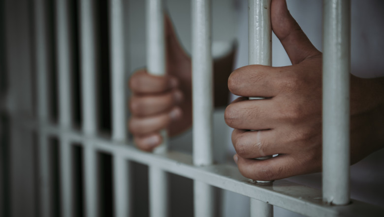 Tecucean condamnat la închisoare, încarcerat de poliţisti
