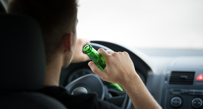 Depistaţi la volan sub influenţa băuturilor alcoolice