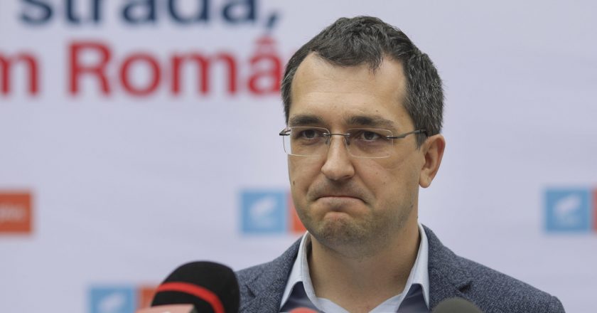 Ministrul Sănătăţii, Vlad Voiculescu, a fost demis