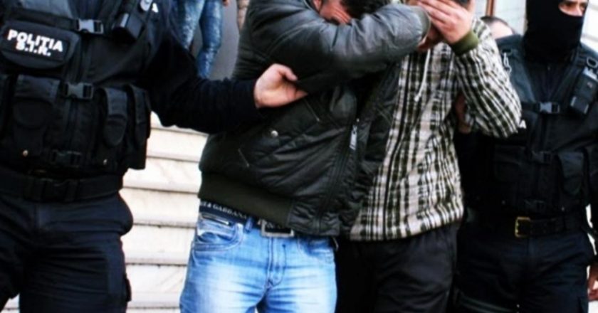 Doi tecuceni urmăriţi naţional pentru furt, depistaţi şi încarceraţi