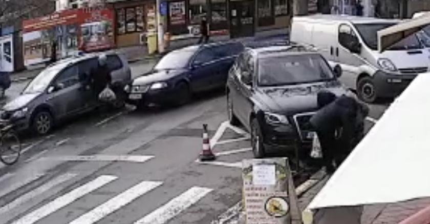 Video | Agresiune în trafic. Un pieton la un pas să fie călcat de un șofer recalcitrant