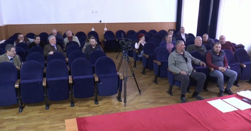 Consilierii locali nu prea dau pe la ședințe