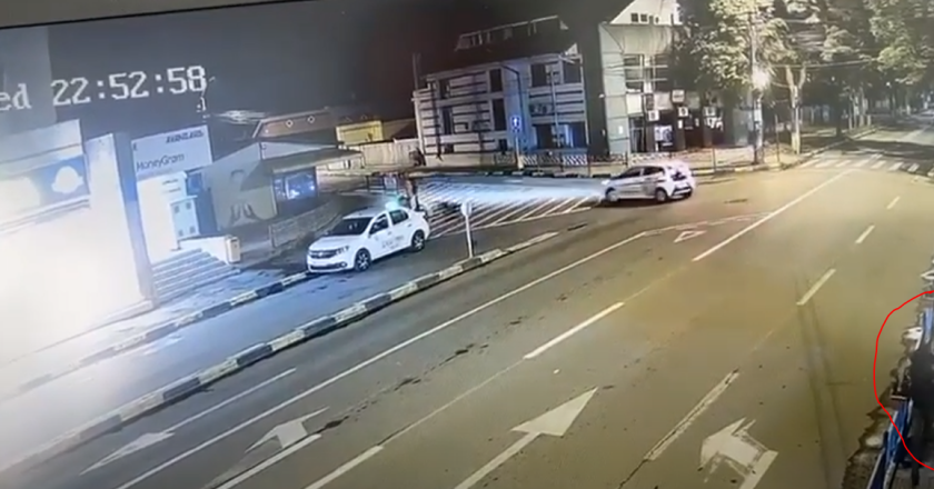 Doi tineri beți s-au pus să fure florile din Tecuci. Aceștia au fost văzuți și sancționați de polițiștii locali