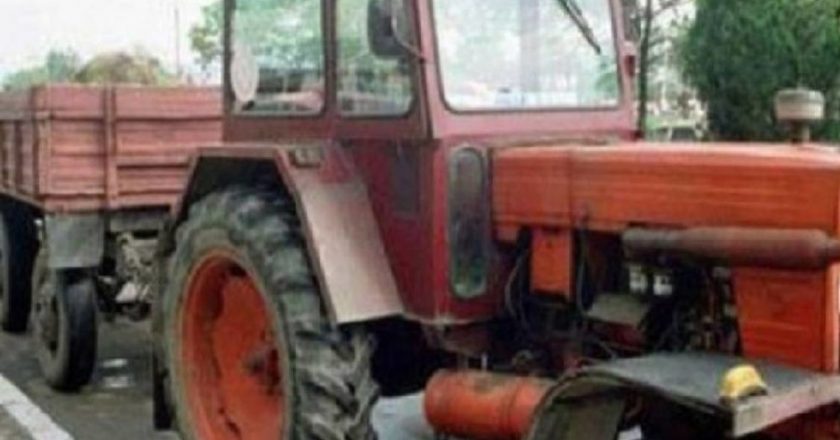 Accident la Tecuci. Un bătrân a fost lovit pe trecerea de pietoni de un tractor cu remorcă