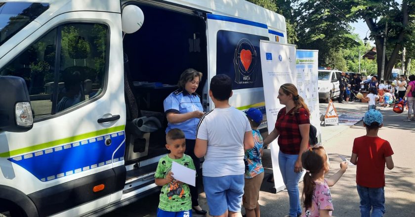 Peste 300 de copii din Tecuci și din împrejurimi au trecut pe la atelierele Poliției venite în parcul Regina Elisabeta