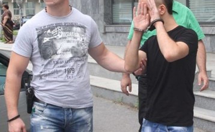 Un tânăr de 17 ani, a fost băgat după gratii, după ce a evadat din arestul de la domiciliu