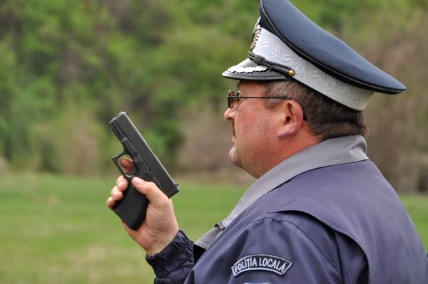 Dosar penal pentru uz de armă fără drept și ultraj, în urma unui incident în care a fost implicată Poliția Locală Tecuci