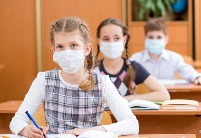 Școala a început în plină alertă epidemică de gripă. Măsurile pe care trebuie să le respecte părinții și școlile