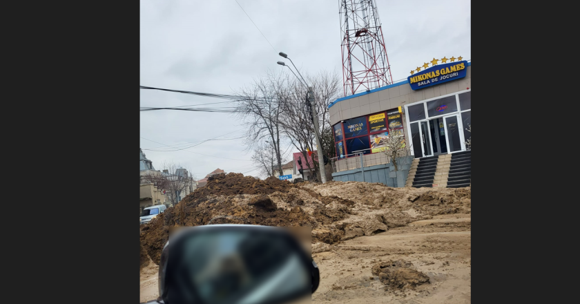 Haos în centrul Tecuciului: A dispărut rondul de lângă Primărie