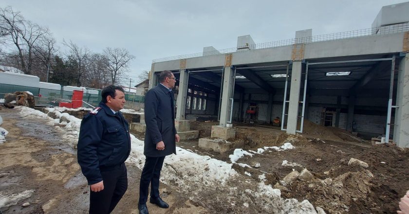 FOTO. Cum va arăta noua secție de pompieri de la Tecuci. Prefectul Claudiu Gavril în vizită pe șantier