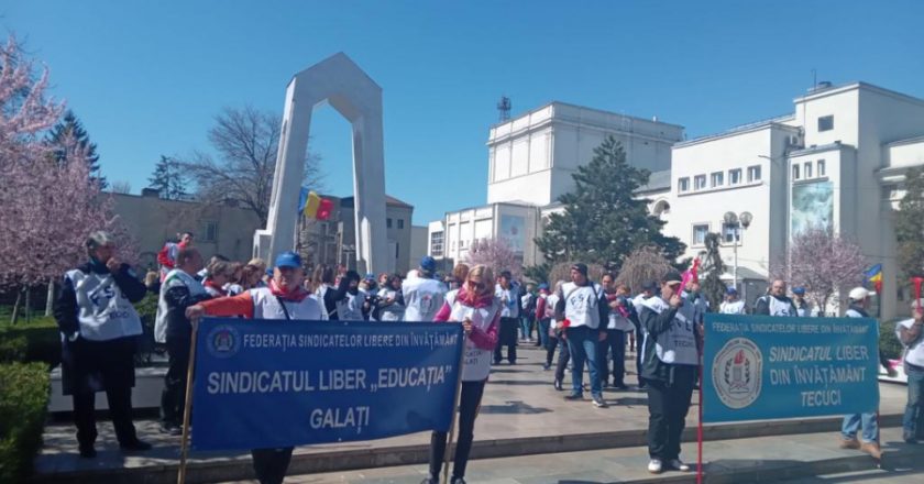 Personalul din învățământul școlar gălățean a protestat la Galați. Oamenii își cer drepturile