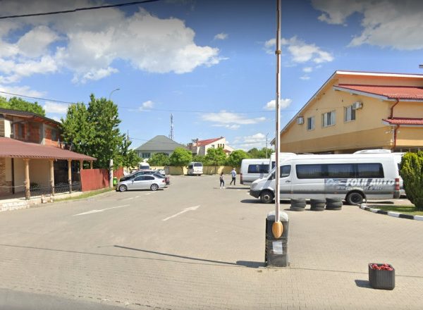 Un microbuz a fost furat din curtea autogării din Tecuci. Șoferul era băut și nu avea permis de conducere