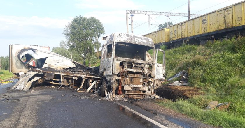 Accident cu victimă aproape de Galați. Traficul este blocat. O dubă și un tir au intrat în coliziune.