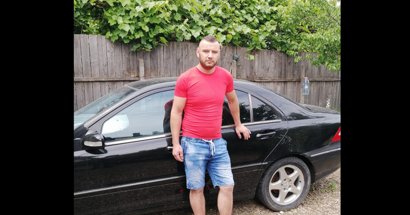 Jaf la un bar din Munteni. Un individ periculos a furat o sumă mare de bani. Poliția îl caută
