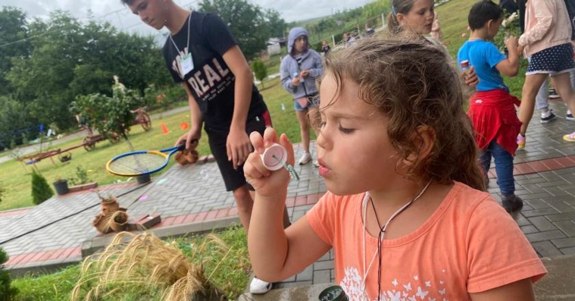 Vacanța din pridvorul Bisericii: Bucurie, Rugăciune și Prietenie în Parohia Sfântul Nicolae Brătulești