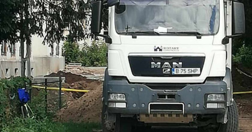 „Fă-te frate cu dușmanul până treci puntea” sau cum primarul își vede doar interesul personal.