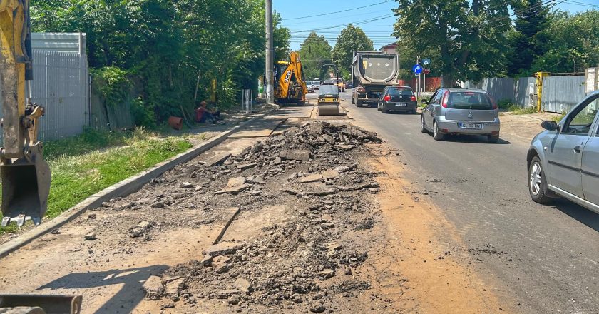 FOTO. Încă o stradă proaspăt asfaltată a fost distrusă de lucrări