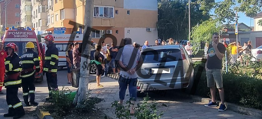 FOTO. Accident grav în apropiere de centrul orașului Tecuci
