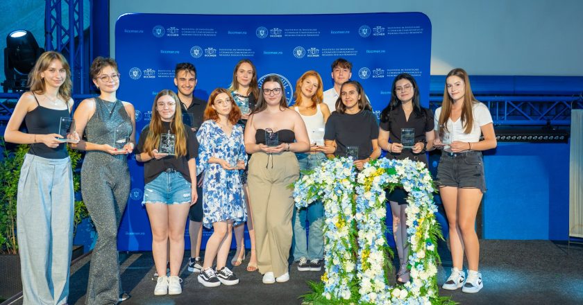 O elevă de nota 10 din Tecuci a fost premiată la o festivitate din București