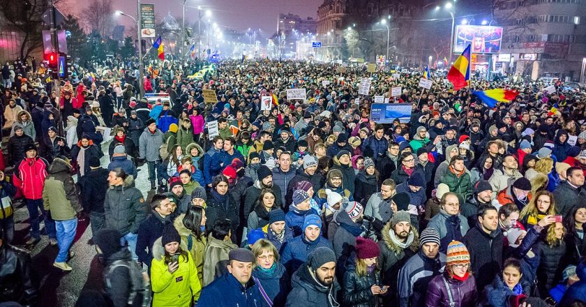CFR le fură studenților banii din portofel. Reducerile anulate. Proteste in toată țara, miercuri