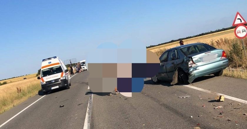 Accident grav  lângă  Tecuci. Un tânăr de 19 ani a intrat într-o mașină care circula regulamentar, dar șoferul ei era băut