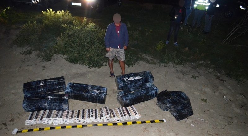 FOTO. Un fost polițist de frontieră din Galați a fost prins cu țigări de contrabandă în valoare de 64.000 de lei