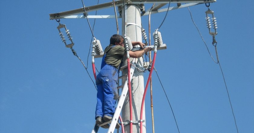ANGAJĂRI. Electrica angajează personal pentru Municipiul Tecuci