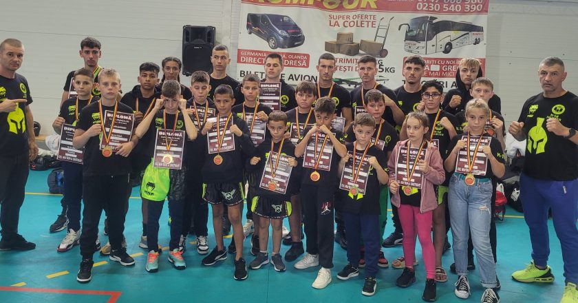 KICKBOXING. 18 medalii de aur au fost câștigate la Pașcani
