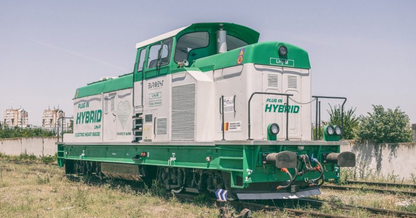 FOTO. Prima locomotivă hibrid produsă în România