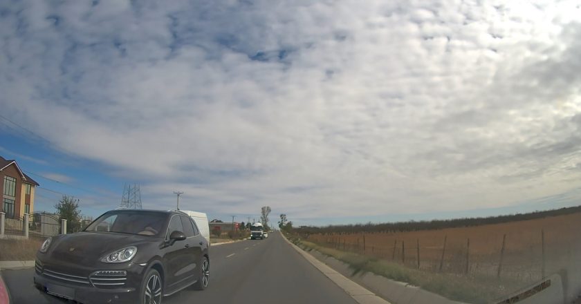 VIDEO. La un pas de accident între Tecuci și Matca