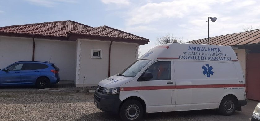 UPDATE Cetățeni terorizați de un bărbat cu probleme mintale. Trei persoane au fost agresate. Poliția îl cercetează pentru 4 infracțiuni