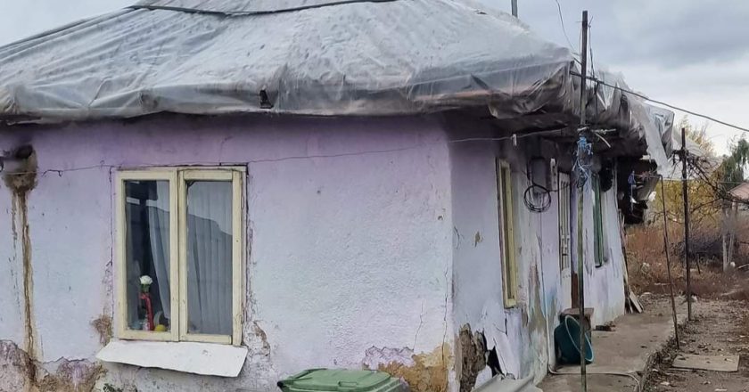 VIDEO. Doi vârstnici din Tecuci au primit sprijinul Prefectului Claudiu Gavril în preajma sărbătorilor