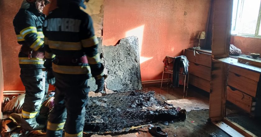 FOTO. Copiii nesupravegheați au provocat un incendiu în Tecuci