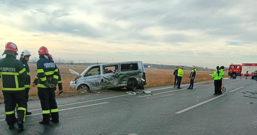 Microbuz cu copii din Vrancea, implicat într-un grav accident la Buzău