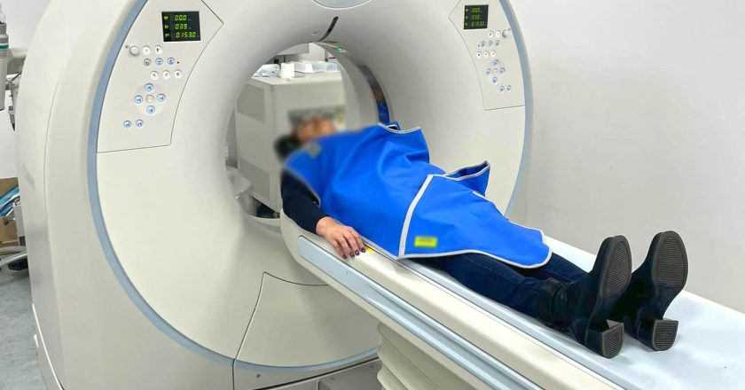 Primul pacient care a beneficiat gratuit de CT la Spitalul din Tecuci.