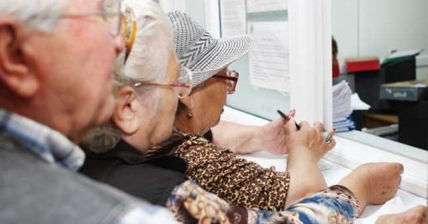 Cresc pensiile cu 13.8% din această lună, la fel si taxele locale