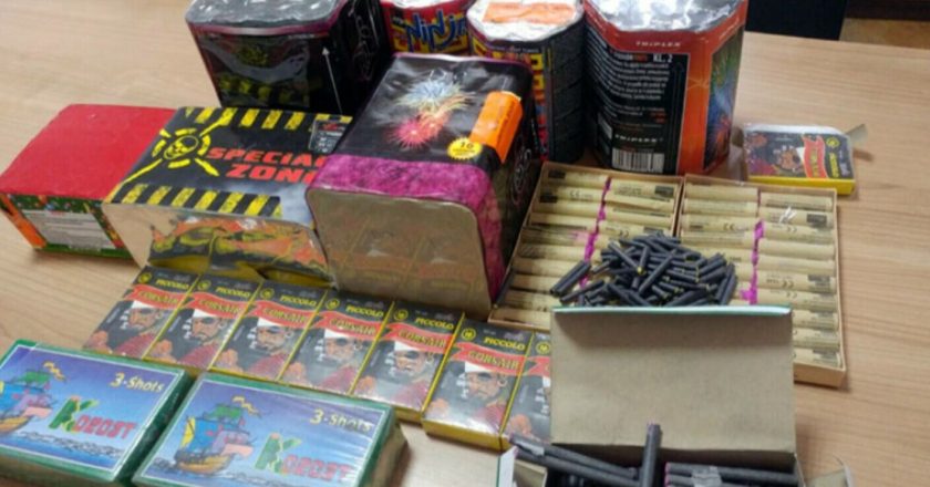VIDEO. Două tone de artificii și petarde, confiscate de polițiștii gălățeni