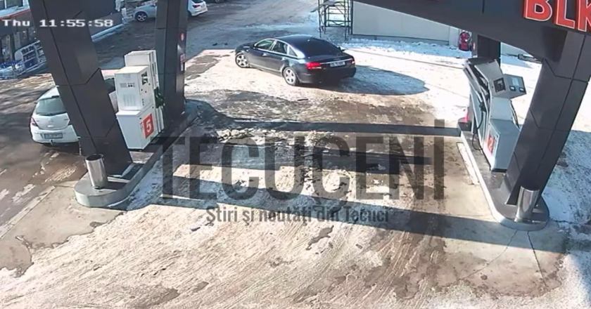 VIDEO Patron de benzinărie din Tecuci, exasperat după ce mai mulți șoferi au plecat cu pompa după ei
