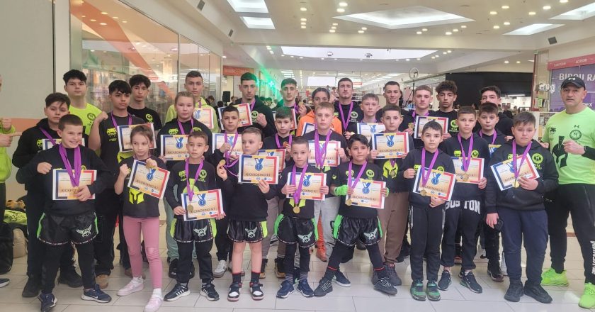 Succes fulminant pentru Clubul KICKBOX & MUAY THAI din Tecuci la Cupa Absolut-Fight 2024