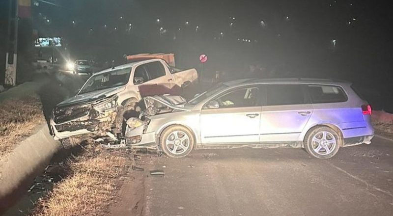 Un șofer băut a provocat un accident la Valea Mărului. 2 persoane au ajuns la spital