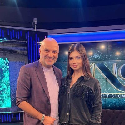 Solista Alesia Munteanu va participa vineri la emisiunea televizată Extra Night Show