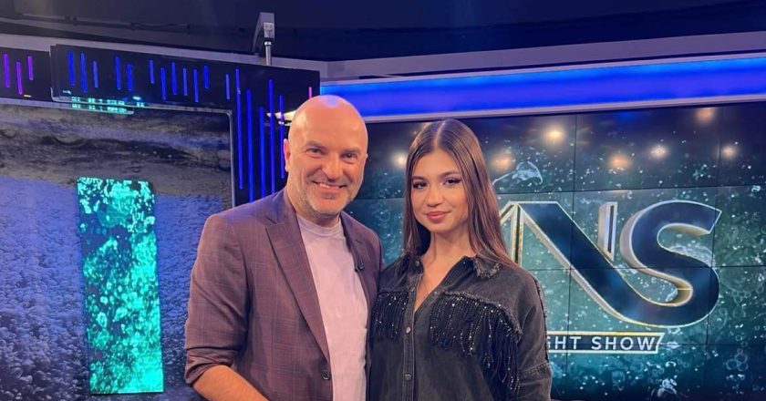 Solista Alesia Munteanu va participa vineri la emisiunea televizată Extra Night Show