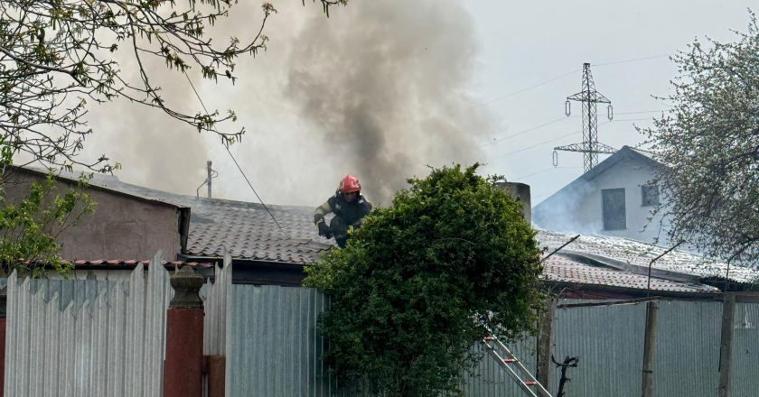 Incendiu la o locuință din Tecuci. Pompierii au intervinit de urgență