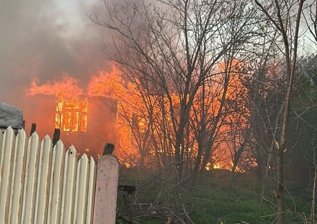 Incendiu puternic la Matca. Un bărbat a rămas fără casă