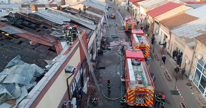Pompierii au stabilit cauza incendiului de pe Strada Mare. Două case și șapte magazine au fost afectate