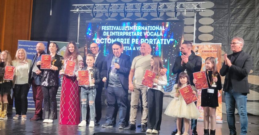 Premii importante pentru două fetițe din Tecuci la un festival din orașul Vaslui