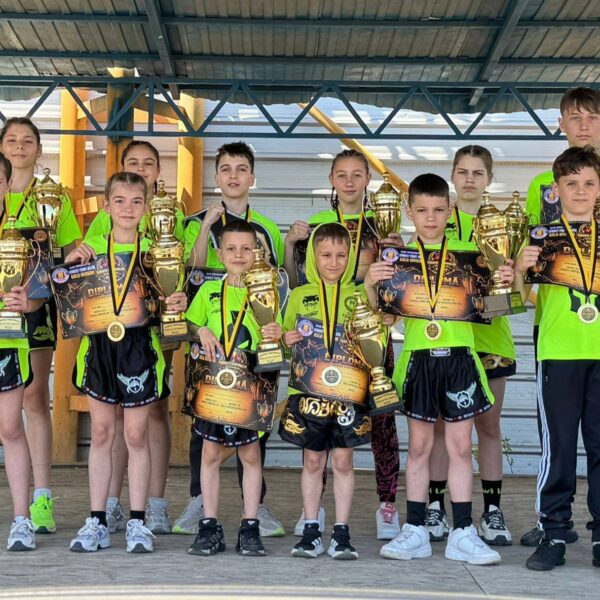 „Spartanii Tecuceni”, performanță de excepție la Turneul Campionilor de la Buzău: 13 sportivi, 13 medalii de aur și titlul suprem al competiției