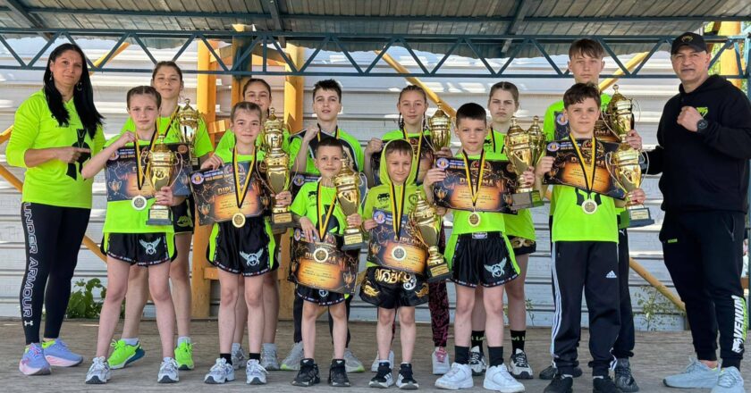 „Spartanii Tecuceni”, performanță de excepție la Turneul Campionilor de la Buzău: 13 sportivi, 13 medalii de aur și titlul suprem al competiției