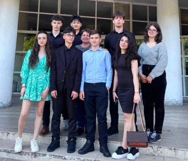 Rezultate excepționale obținute de pianiștii pregătiți de prof. Alexandra Manolache la „Micul virtuoz”