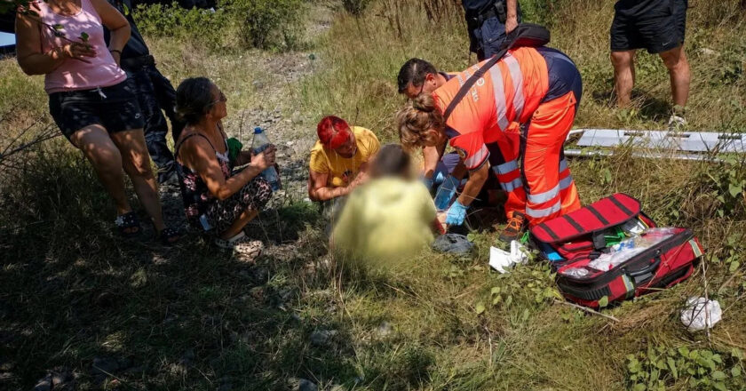 Femeie lovită de un tren de lucru al CFR, în județul Galați. Circulația trenurilor de călători, oprită temporar